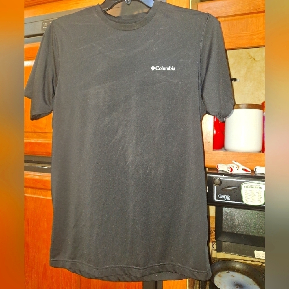 Columbia Black Short Sleeve Omni-Wick  Tee Casual Comfort In A Mens Small. EUC